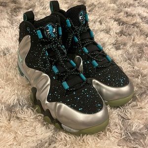 Basketball shoes silver black and sky blue size 8